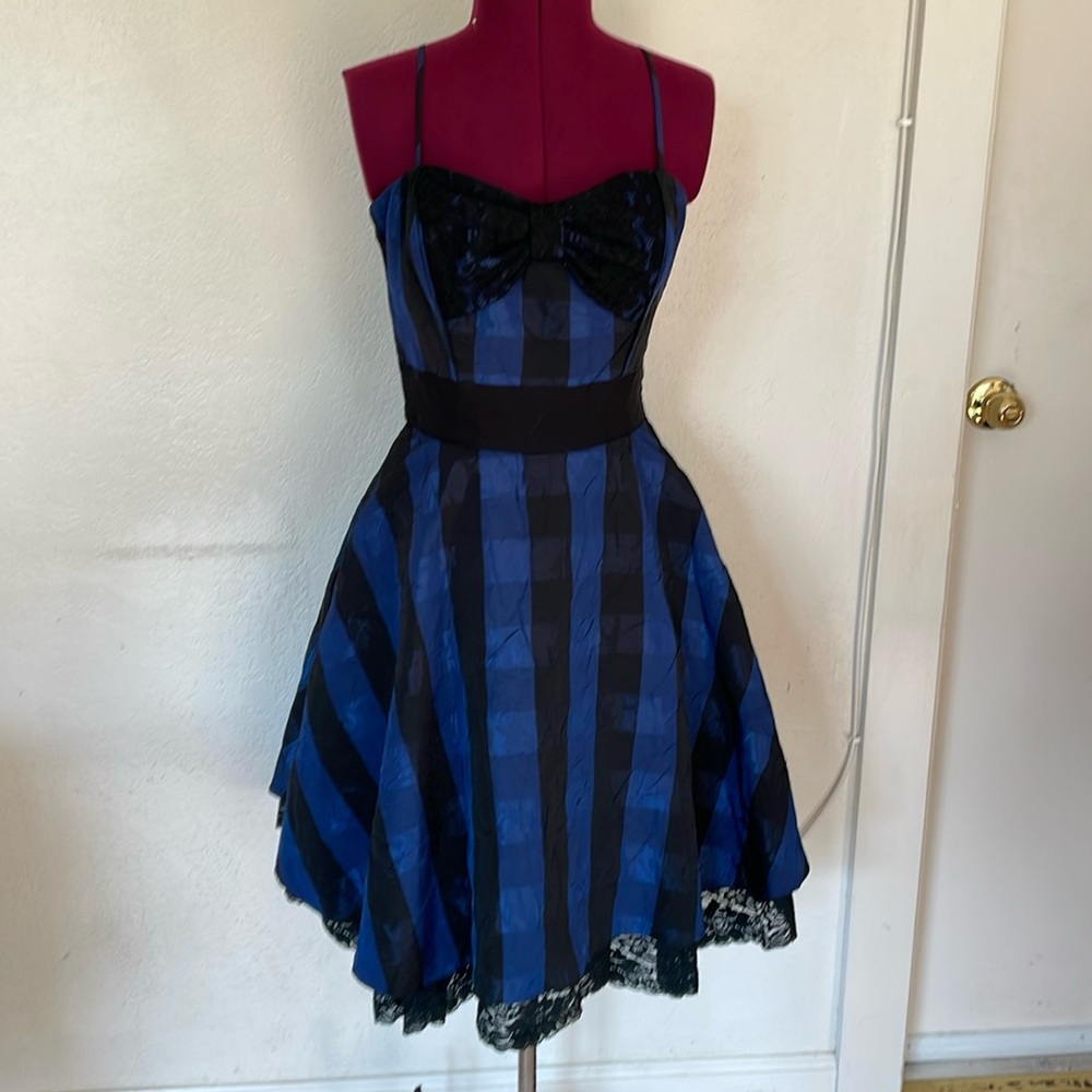 Stunning and fun Betsey Johnson dress.  Perfect 50’s flared skirt with pockets